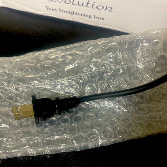NWOT Twist straightening iron - Picture 9 of 12